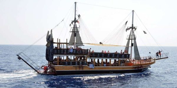 Alanya Pirate Boat Trip Развлечение
