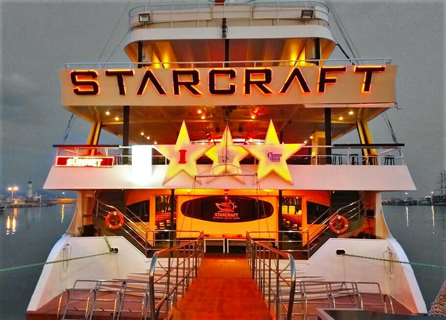 Starcraft Night Party Boat море